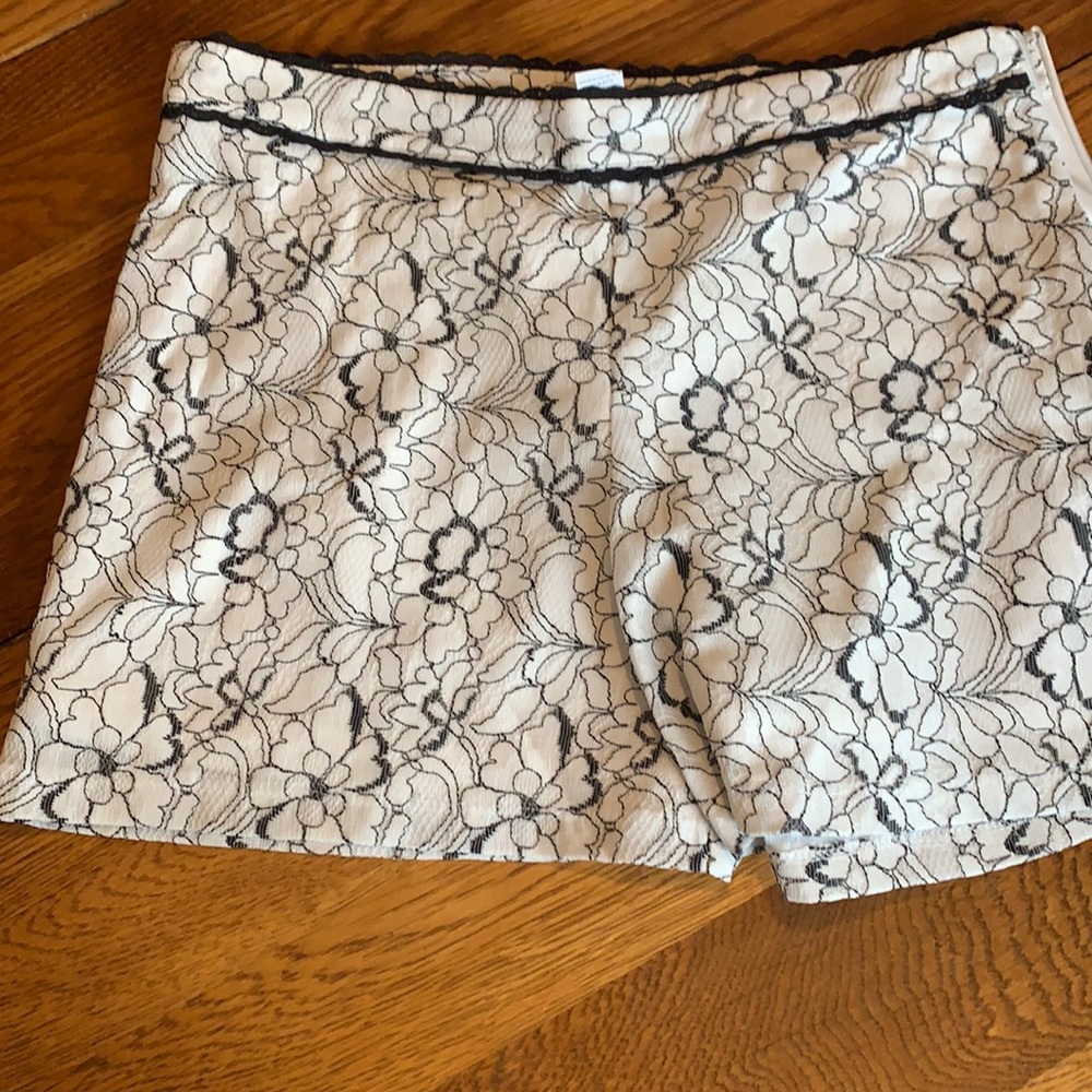 Side zip shorts brand new.